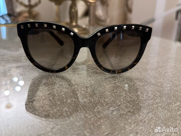 Солнцезащитные очки женские valentino