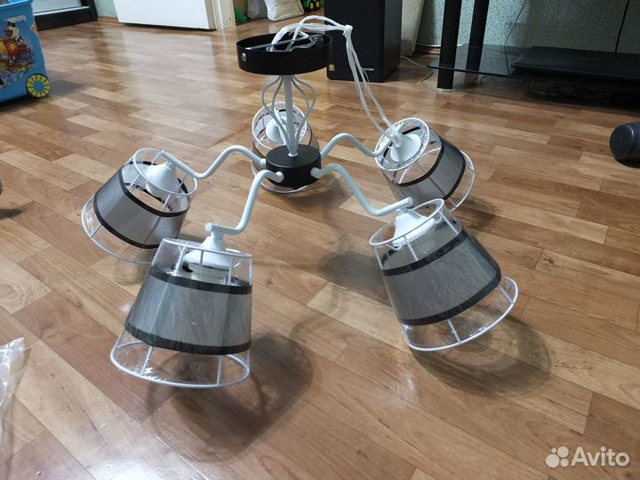 Люстра новая