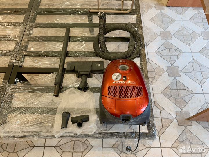 Пылесос LG VC38142N