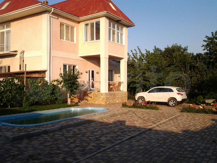 Дом 159 м² на участке 13,7 сот.