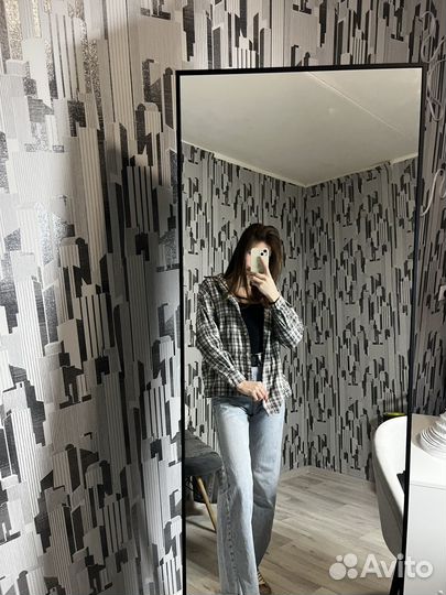 Рубашка, сумка, джинсы