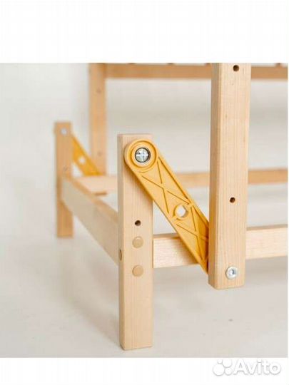 Детская кроватка с продольным маятником