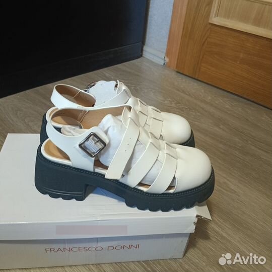 Новые летние туфли(босоножки) кожа