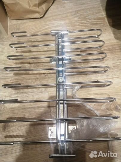 Вешалка выдвижная для брюк