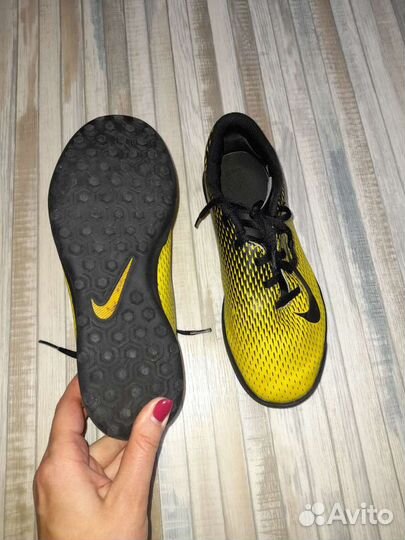 Продам детские бутсы Nike