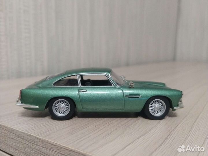 Aston Martin DB4 (1:43)