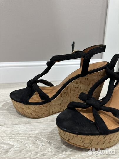 Босоножки на танкетке 36рр