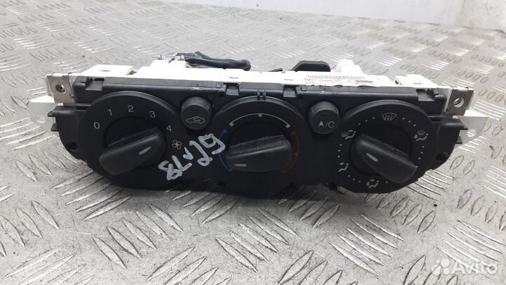 Блок управления климатической установкой Ford Focu