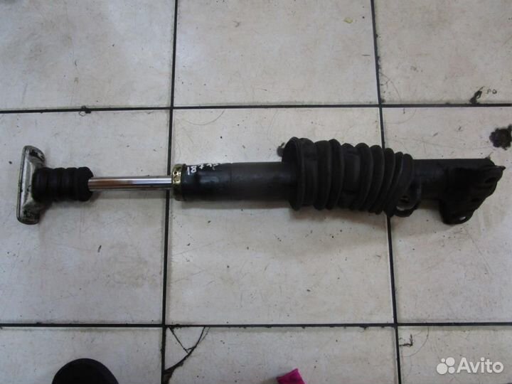 Стойка передняя w124 E-class 606.910 1992