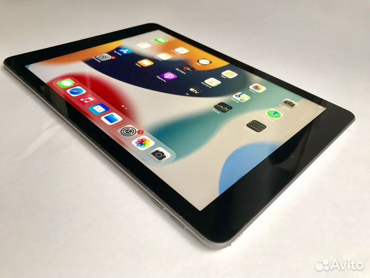 iPad 2018 128GB + стилус