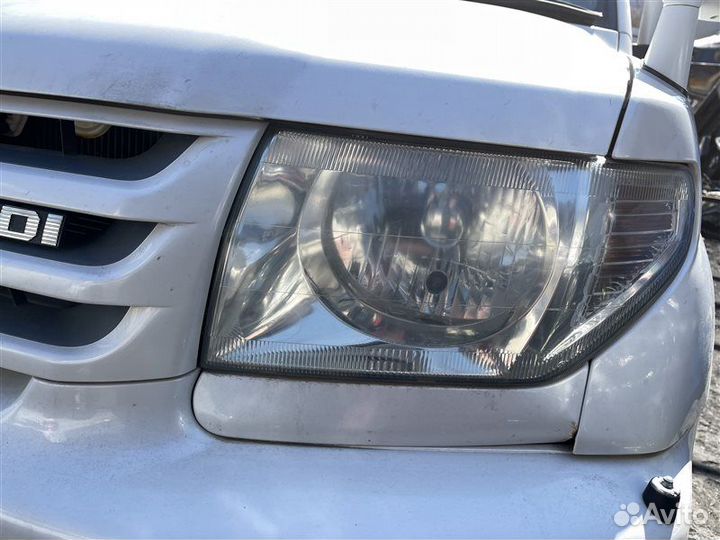 Антенна в бампер передняя левая Mitsubishi Pajero