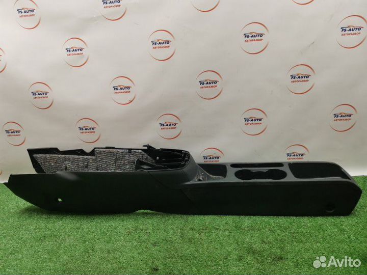 Консоль между сидений Ford Fiesta MK6 1.4 spjc