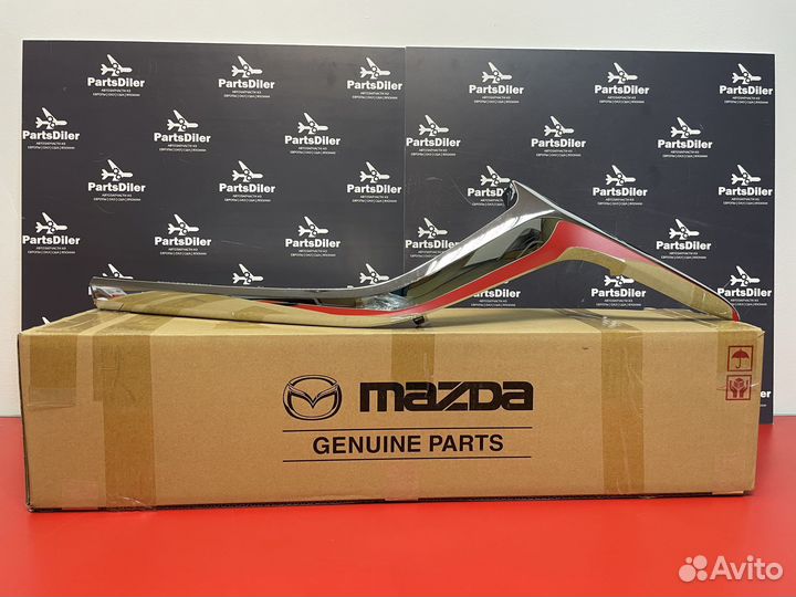 Молдинг решетки радиатора левый CX-5 kb8a507k1b