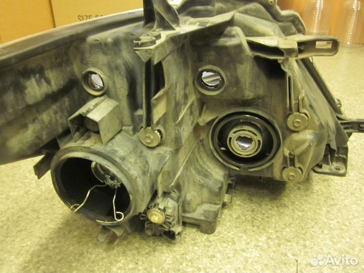 Фара передняя левая на Nissan Patrol