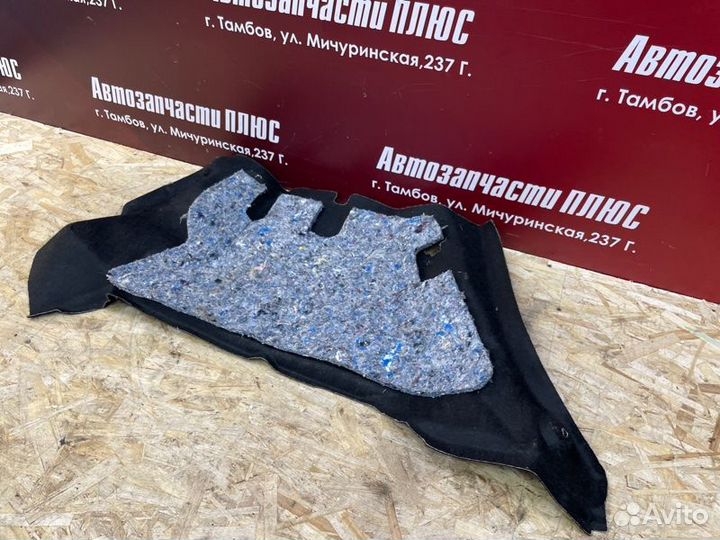 Обшивка багажника правая Renault Sandero Stepway