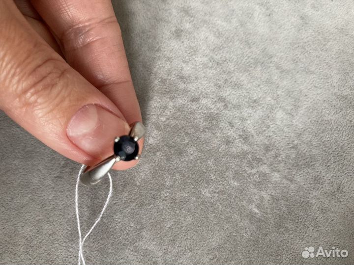 Серебряное кольцо с сапфиром. Новое Сапфир