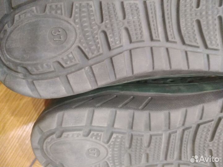 Тапочки наподобие кроксов для подростков