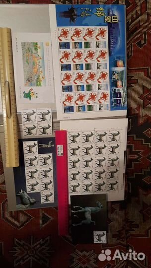 Сувенирная китайская книга с 50 марками