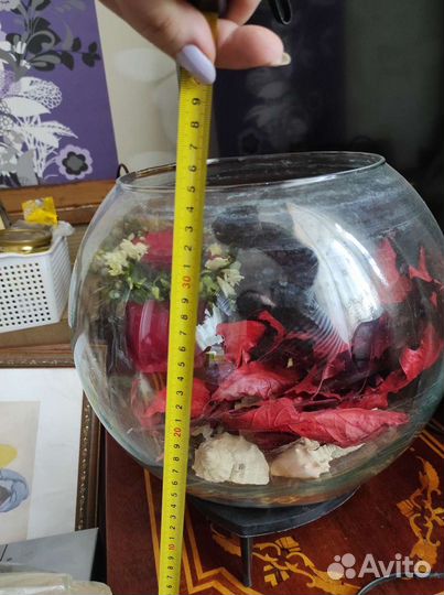 Круглый аквариум на подставке