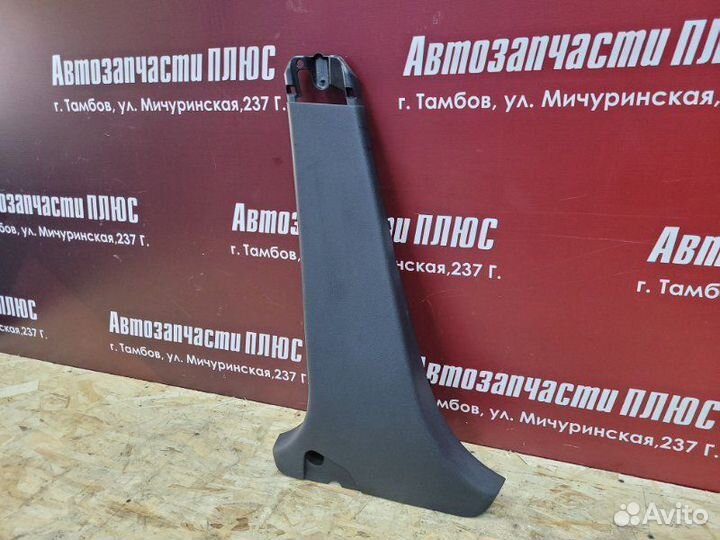 Обшивка средней стойки левая Renault Logan