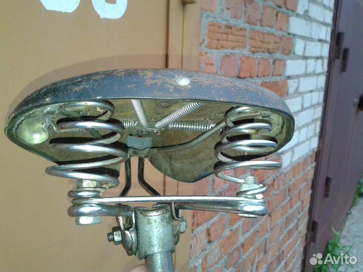 Сиденье к дорожному велосипеду