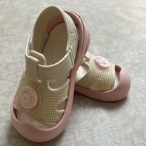 Новые детские босоножки