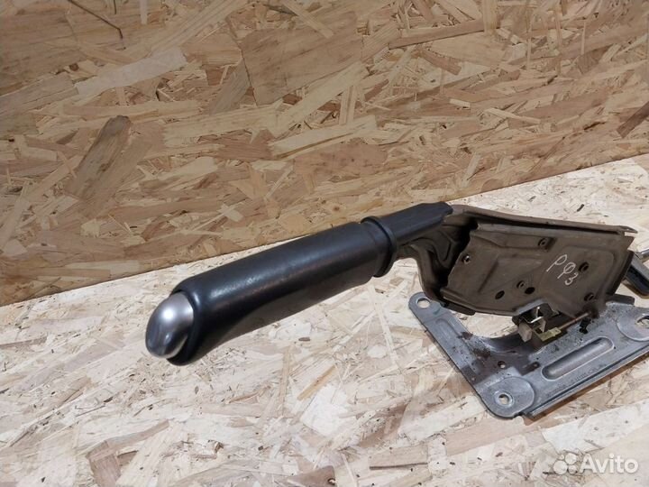 Рычаг стояночного тормоза Renault Fluence ручник