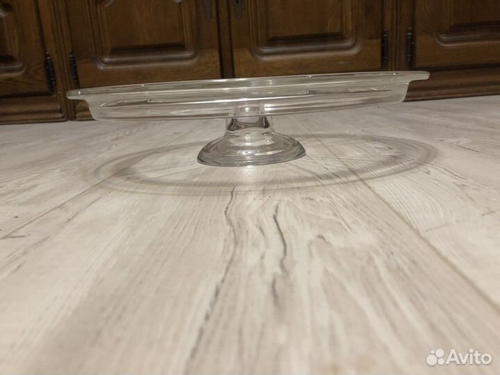 Тортница на ножке