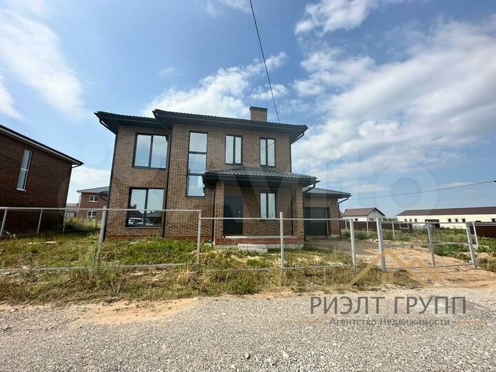 Коттедж 202,6 м² на участке 8,6 сот.