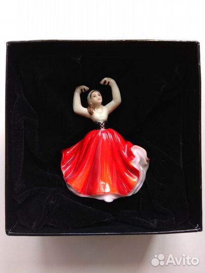 Фарфоровая статуэтка