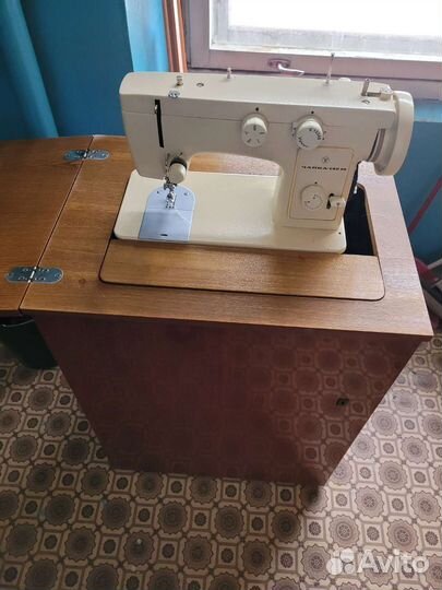 Швейная машинка Чайка 142м бу