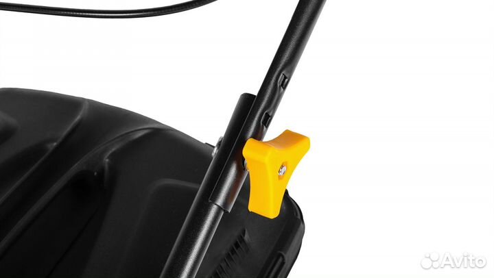 Бензиновая газонокосилка Champion LM4215