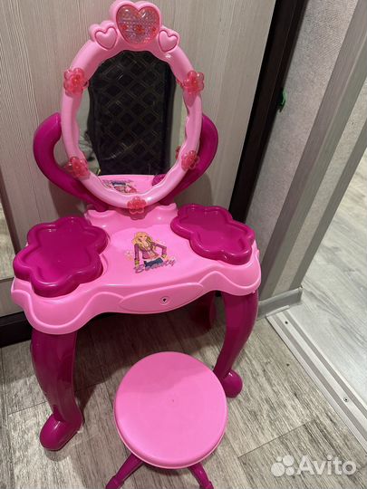 Туалетный столик с зеркалом и подсветкой детский