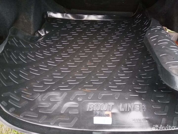 Ковер в багажник Toyota Avensis 02/08
