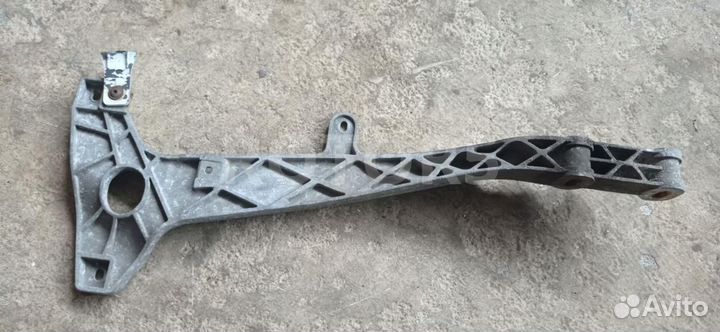 Кронштейн крепления бампера переднего правый