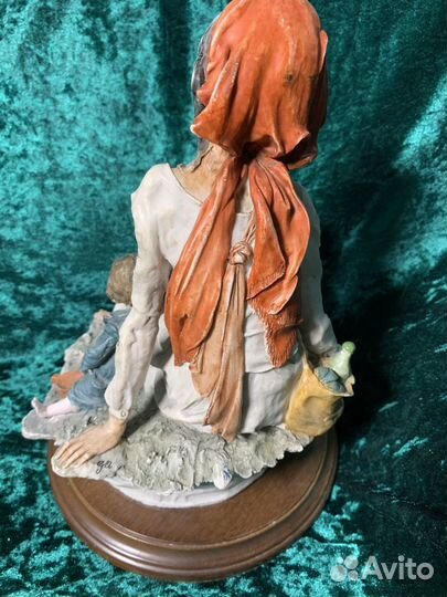 Статуэтка Бездомная с детьми