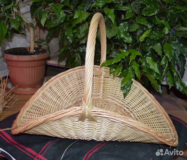 Плетёная корзина для дров