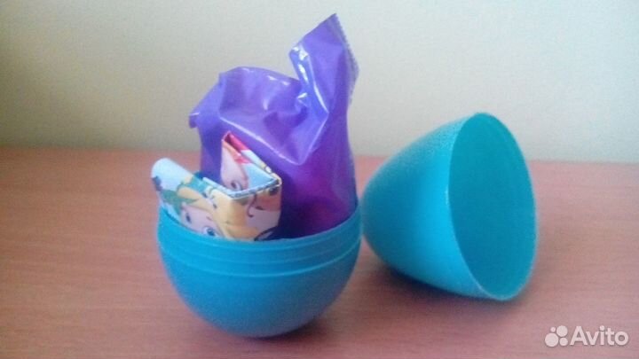 Игрушки из Киндер-сюрприза макси и волчки Несквик