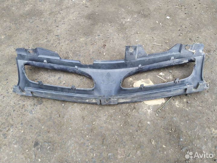 Решетка радиатора MB944763 Mitsubishi Carisma 0