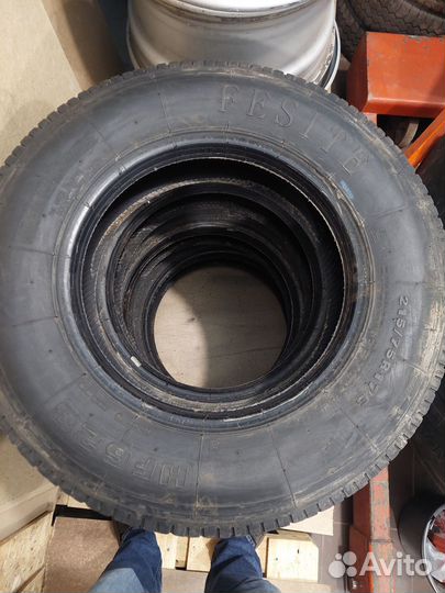 Продам резину 215/75/17.5