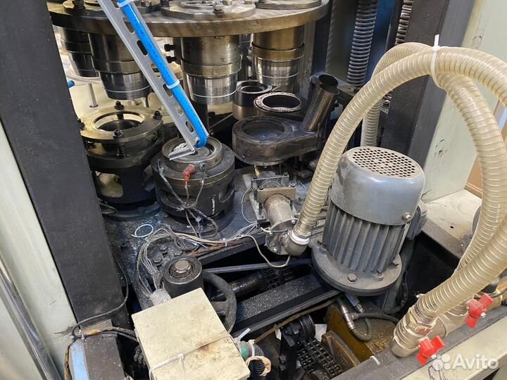 Автоматизированная машина для формовки бумажных ко