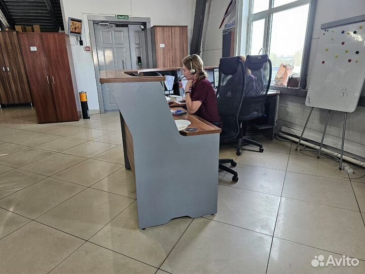 Стойка ресепшен