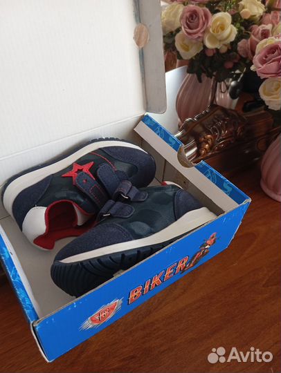 Кроссовки детские
