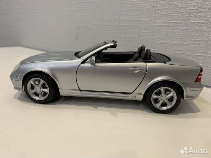 Mercedes slk r170. 1:18 Maisto