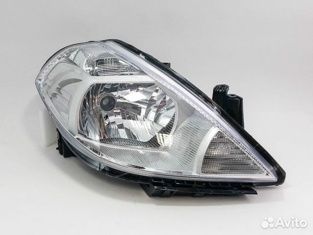 Фара правая Nissan Tiida