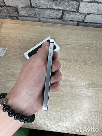 iPhone SE, 32 ГБ