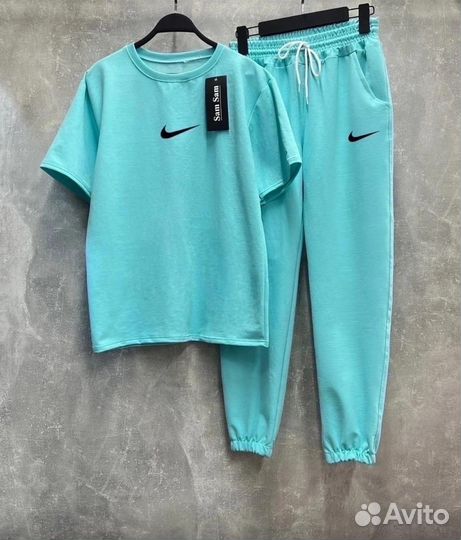 Костюм женский спортивный