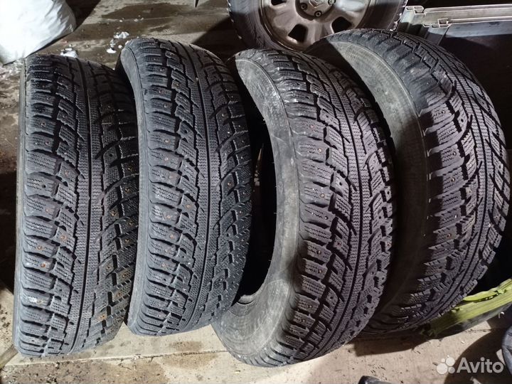 Kumho I'Zen RV Stud KC16 215/70 R16