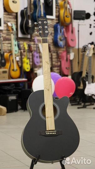 Гитара полноразмерная