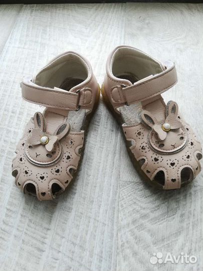 Босоножки для девочки 24